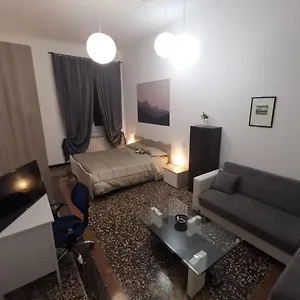 Appartement Wow - 175 Mq - Posteggio Privato - Davanti Porto Traghetti - Fino A 10 Posti Letto, Gênes